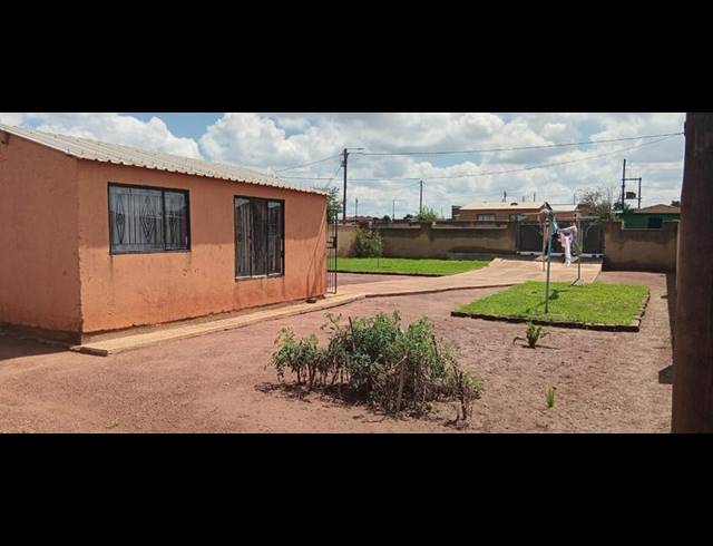 1 BEDROOM HOUSE FOR SALE IN BEVERLEY HILLS